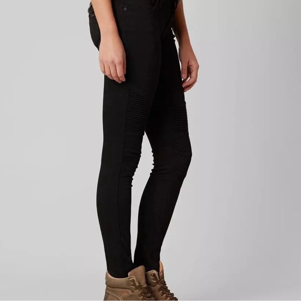 Woman’s Rock Revival Sheryl Moto skinny jeans Black Size 25